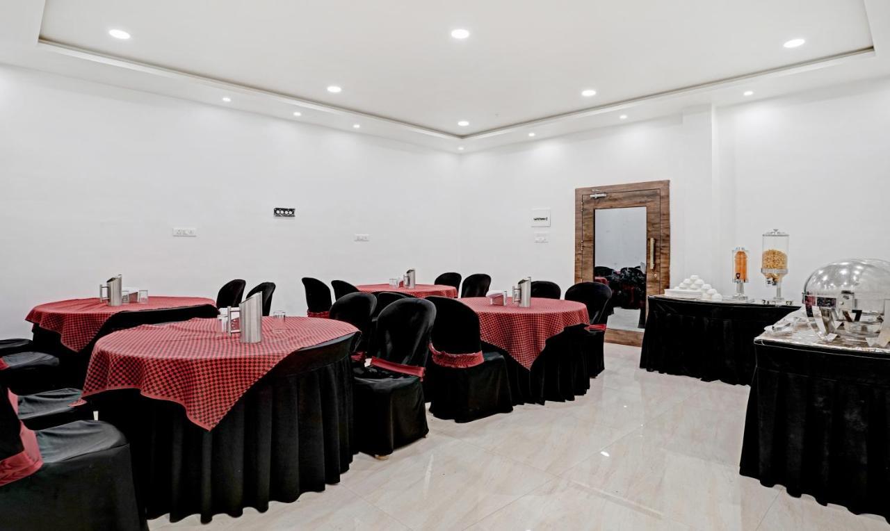 Treebo Varsha Palace Evrengabad Dış mekan fotoğraf